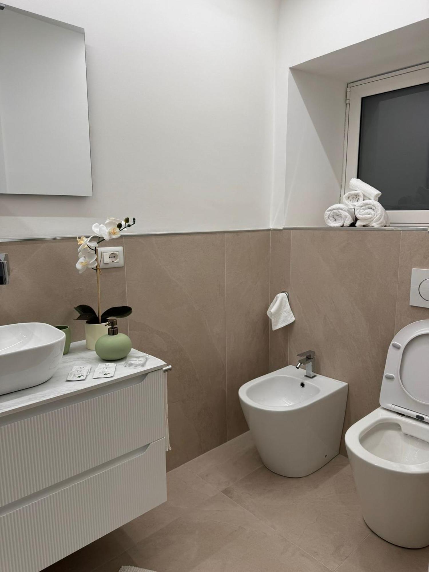 Ninas Home Airport Катания Екстериор снимка